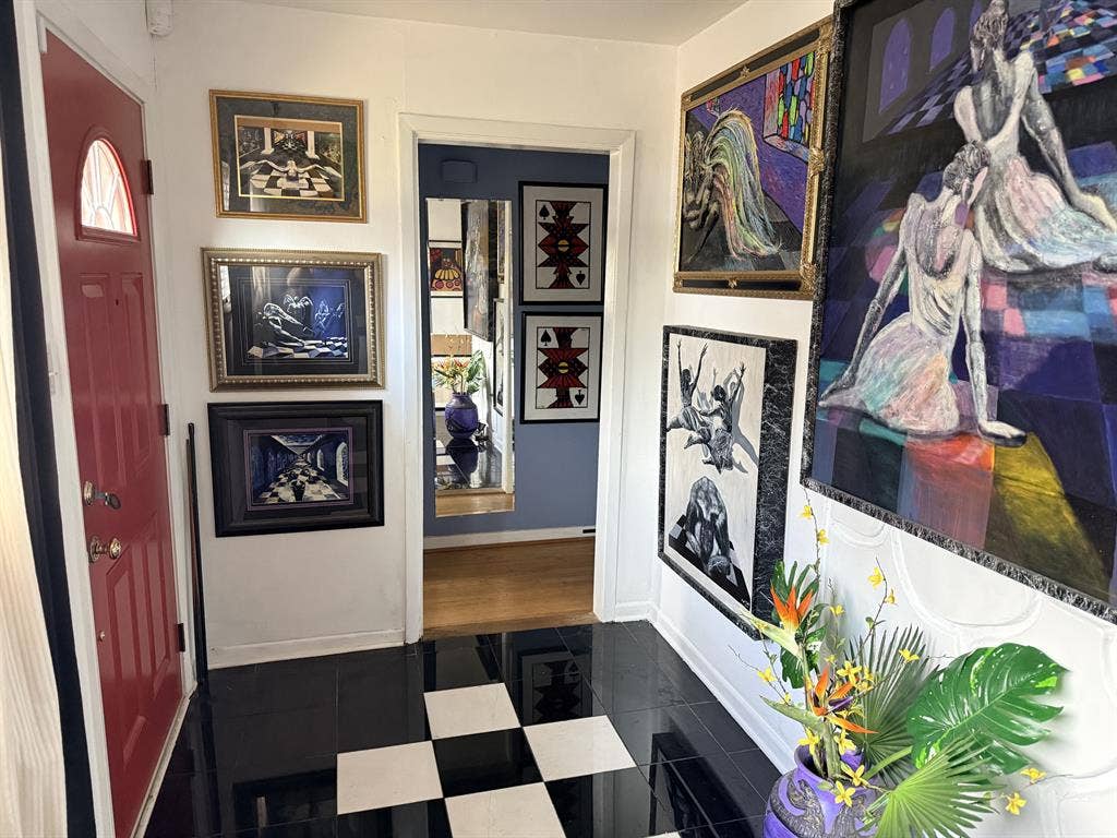 2 Bedrooms, 1 Bath, & Backyard