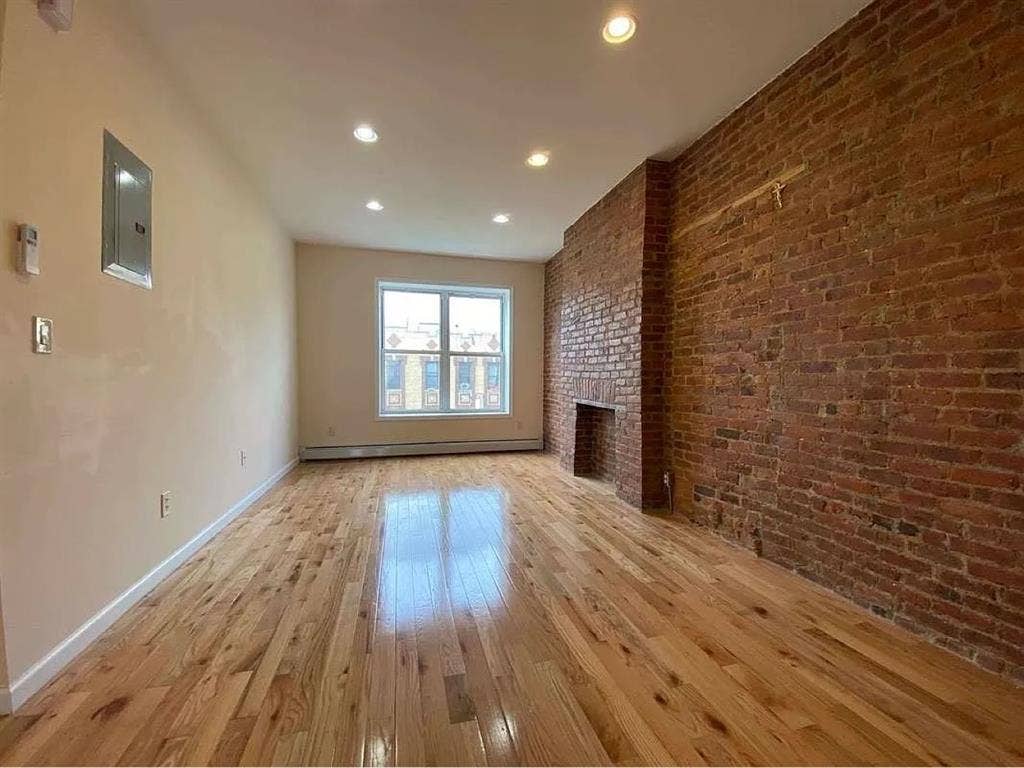 Ridgewood Gem with Private Bathroom
