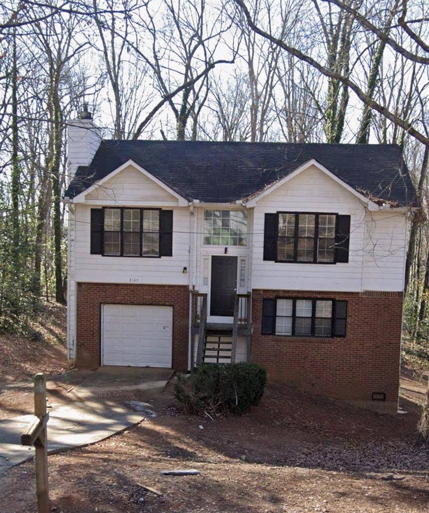 Seeking Prof M/F 2 Rms avail