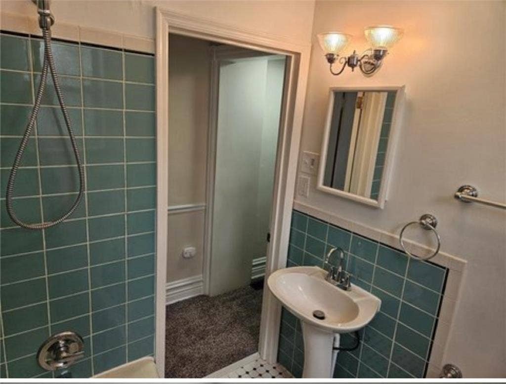 Room For Rent in a Housee