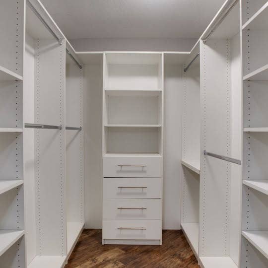 Master bedroom w private bath