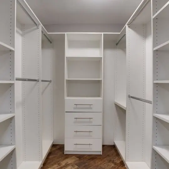 Master bedroom w private bath