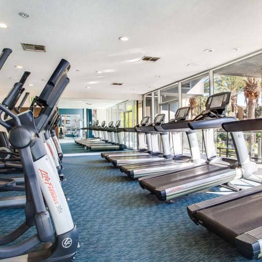 Master bedroom w private bath