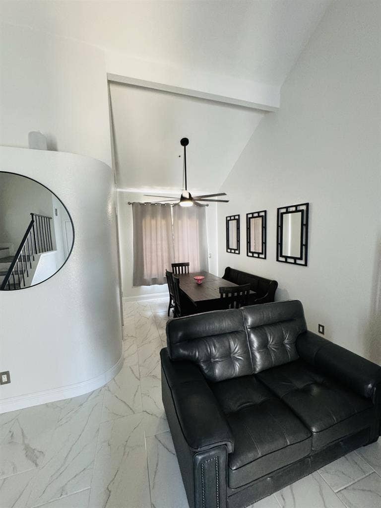 Stunner house with shared bathroomm
