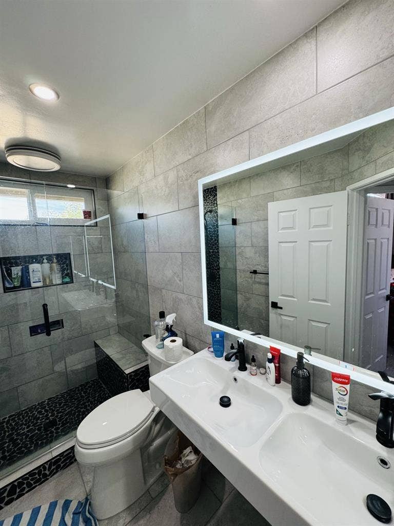 Stunner house with shared bathroomm