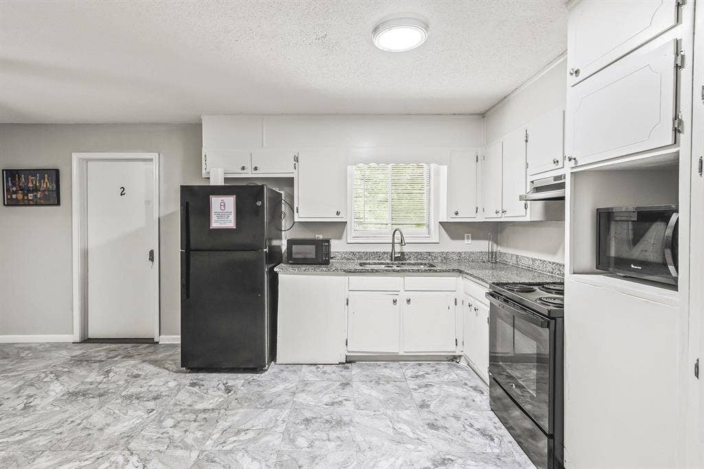 4 BR in Riverdale