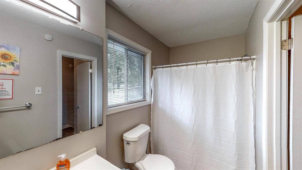 4 BR in Riverdale