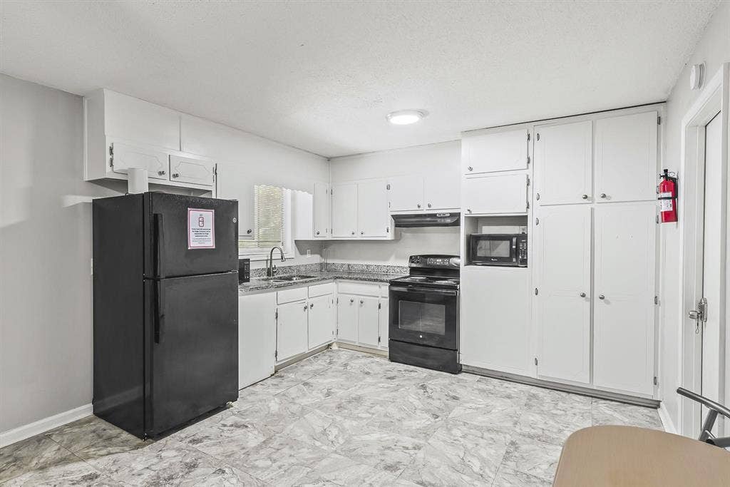 4 BR in Riverdale