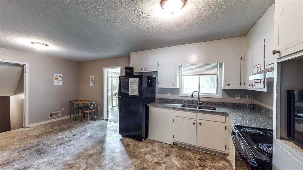 4 BR in Riverdale
