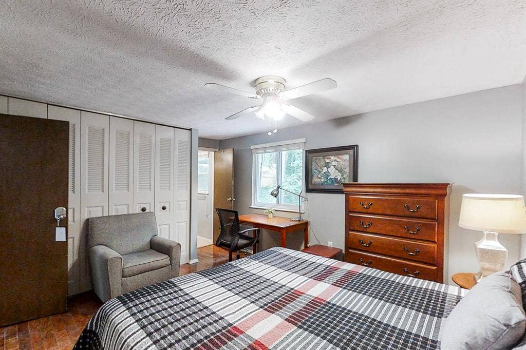 7 BR in Stone Mountain