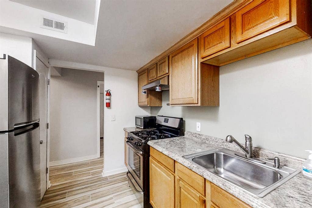 7 BR in Stone Mountain