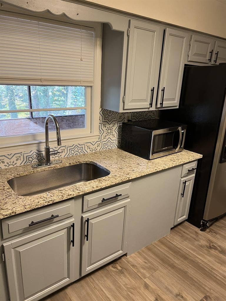 6 BR in East Point