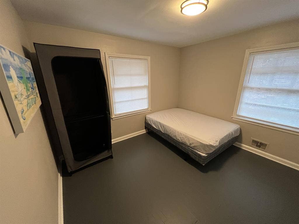 6 BR in East Point