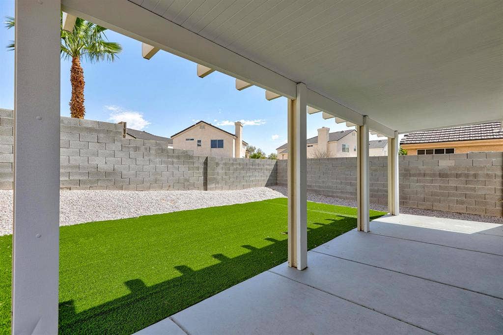 8 BR in Las Vegas