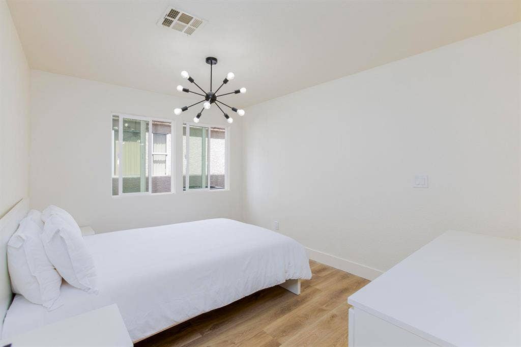 8 BR in Las Vegas