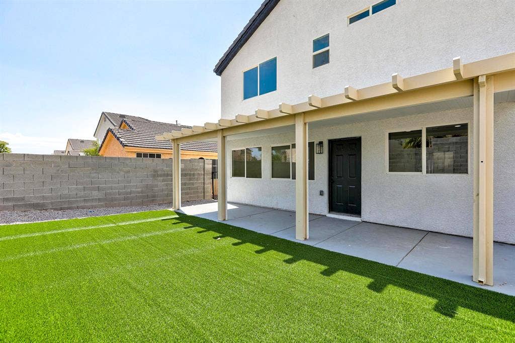 8 BR in Las Vegas