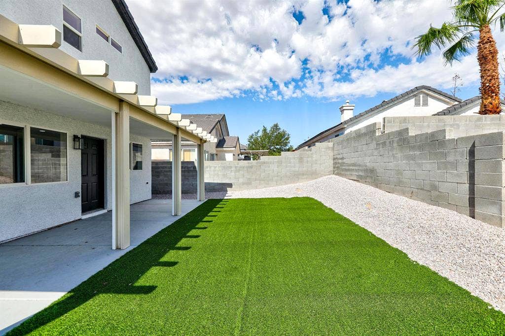 8 BR in Las Vegas