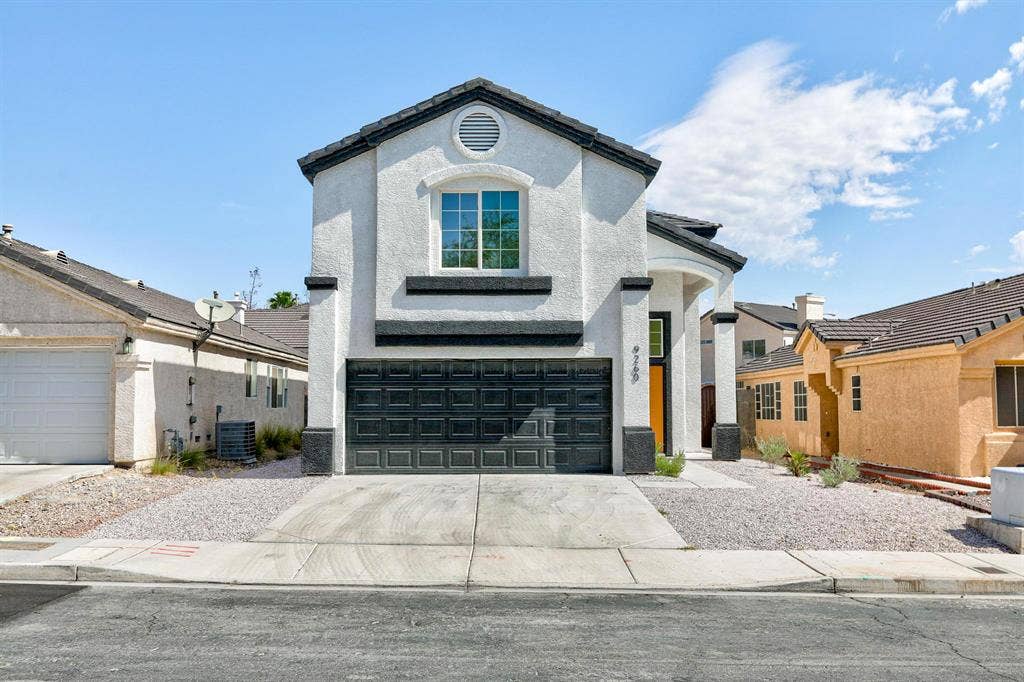 8 BR in Las Vegas