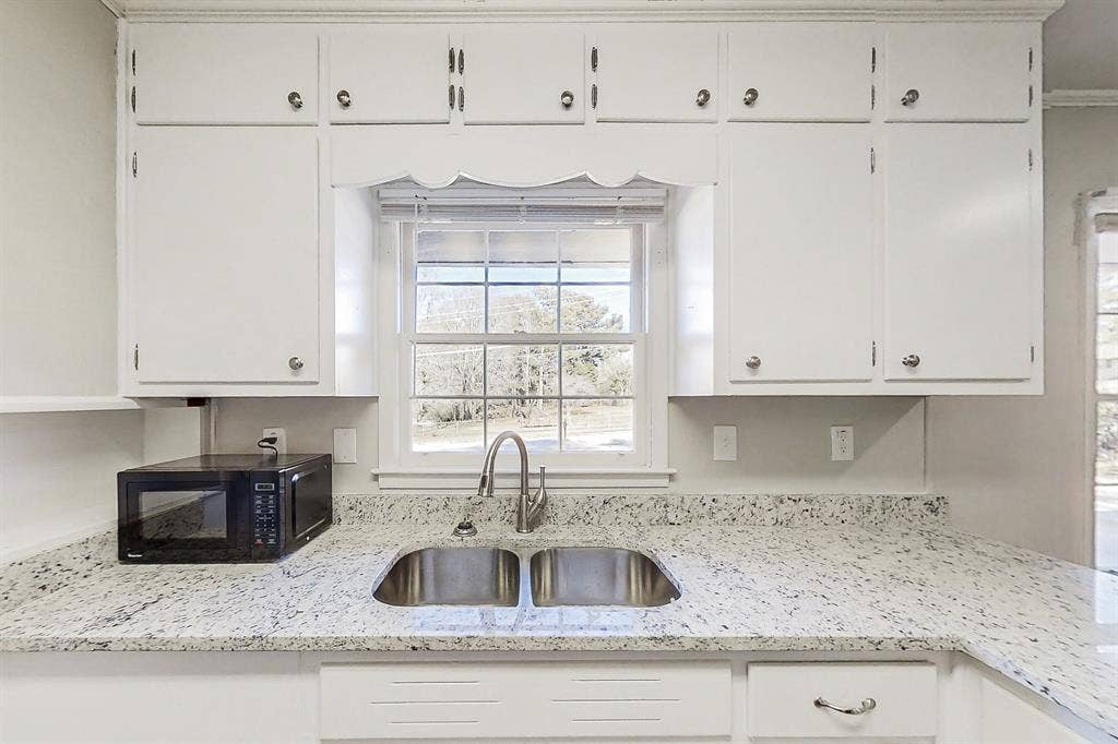 8 BR in Forest Park