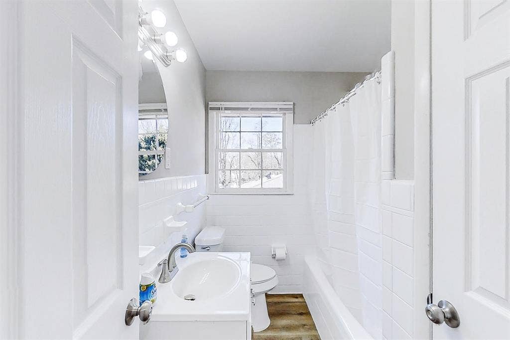 8 BR in Forest Park