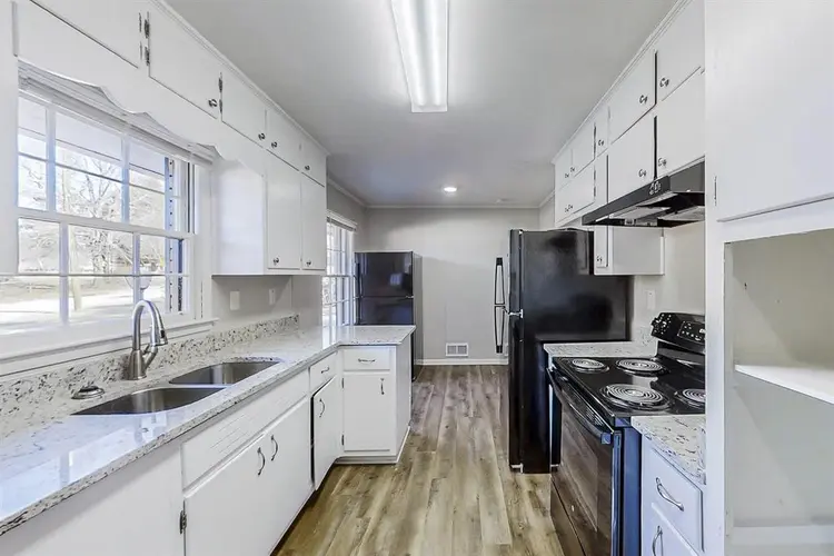 8 BR in Forest Park