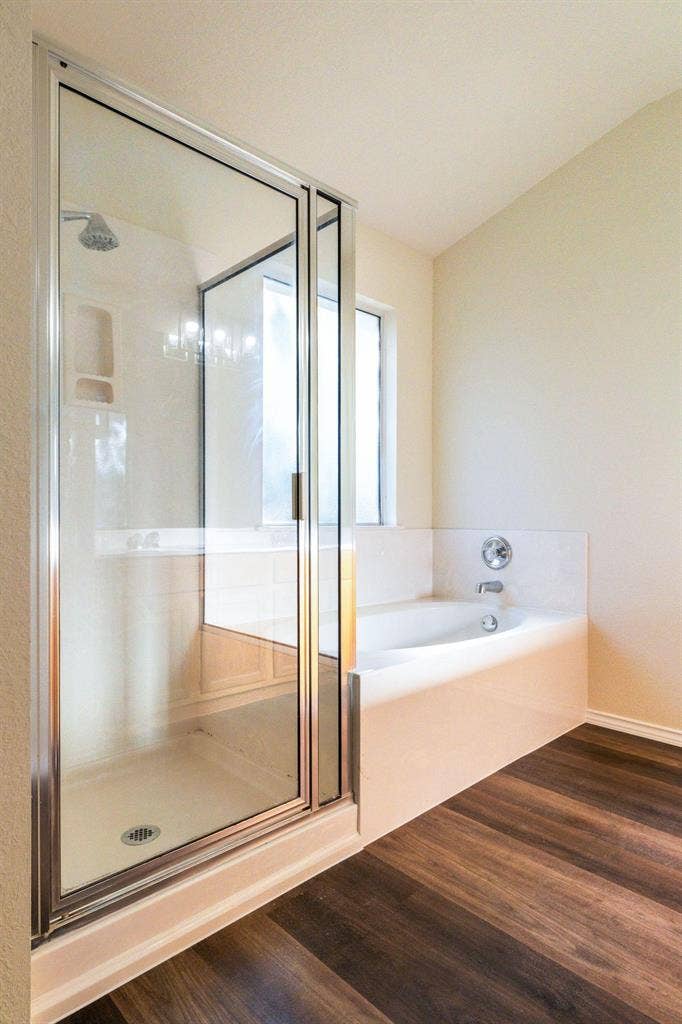6 BR in Leander