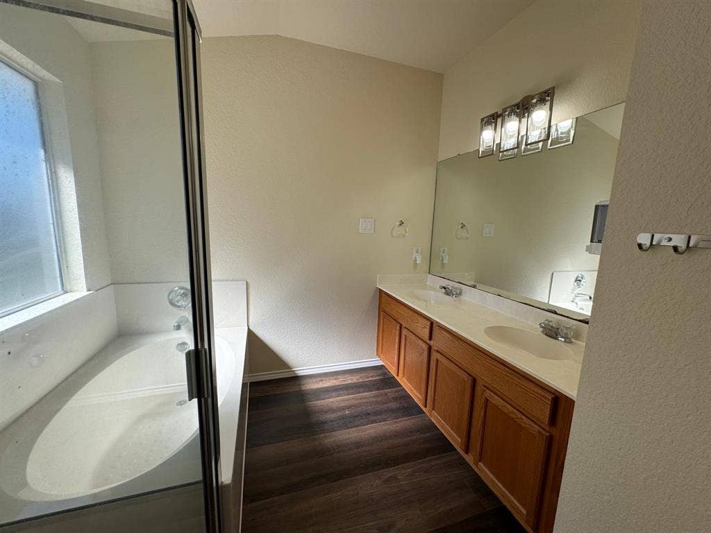 6 BR in Leander