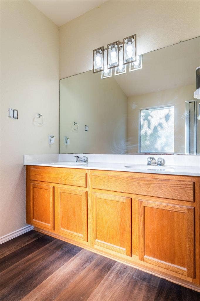 6 BR in Leander