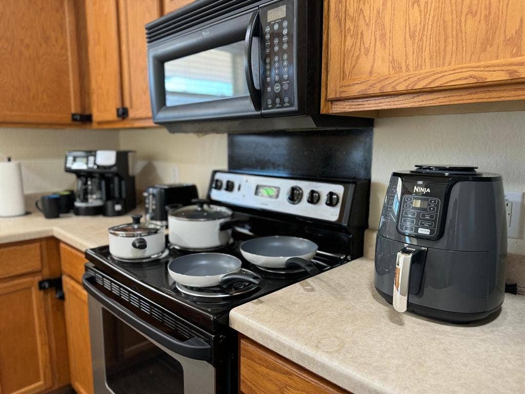 6 BR in Leander