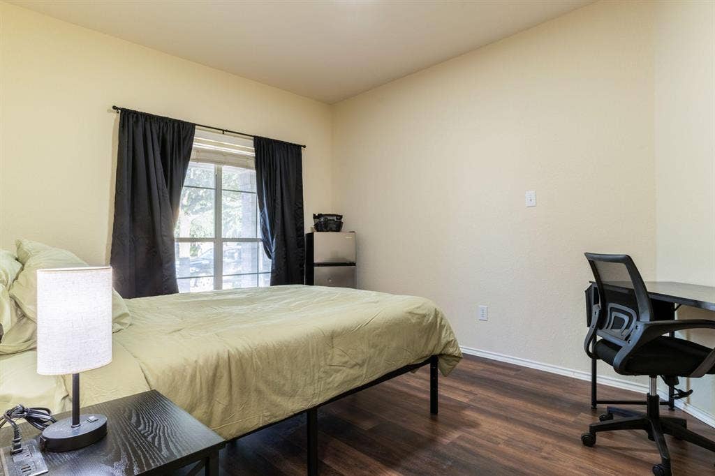 6 BR in Leander
