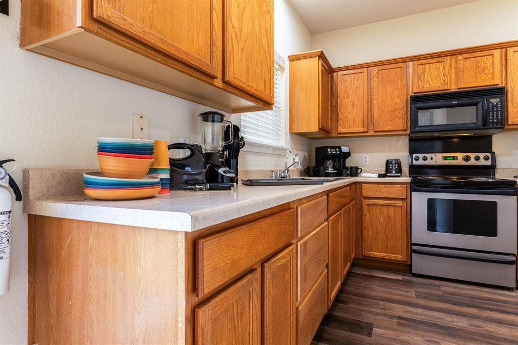 6 BR in Leander
