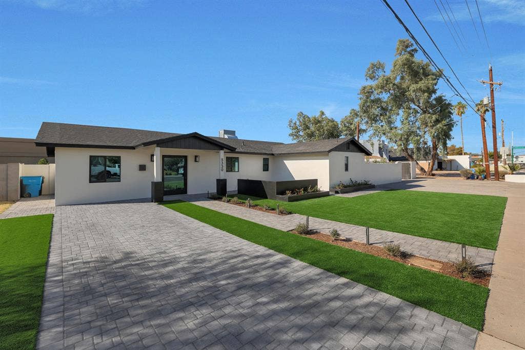 8 BR in Phoenix