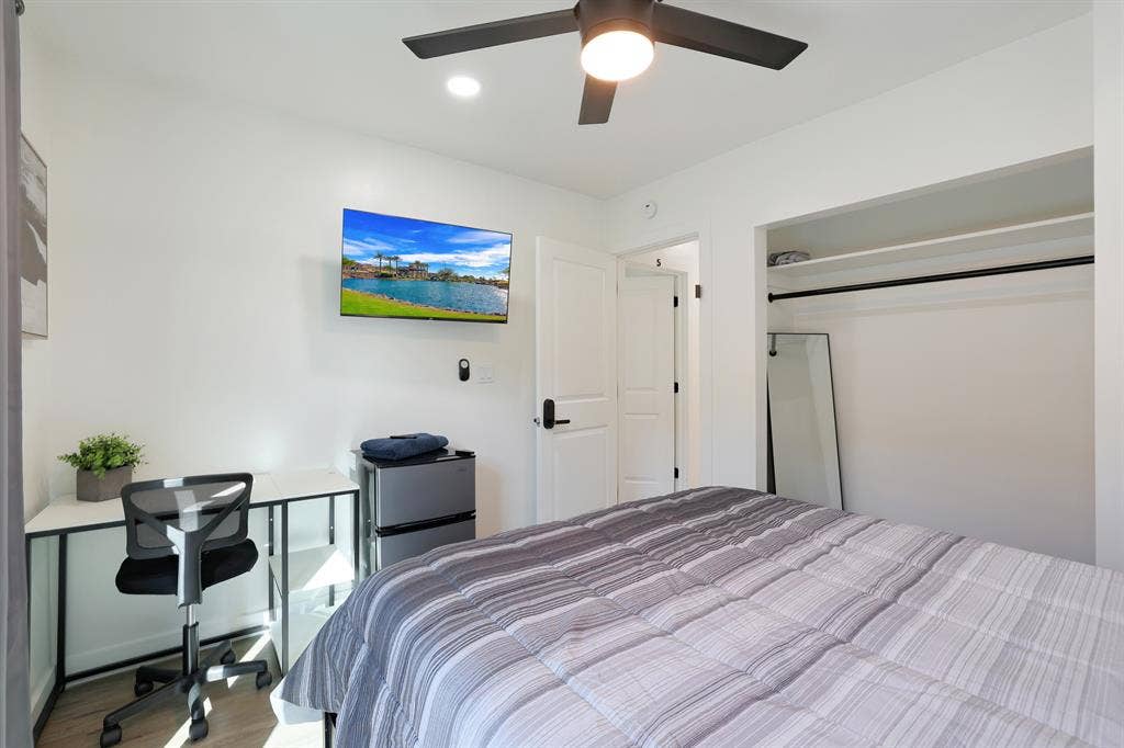 8 BR in Phoenix