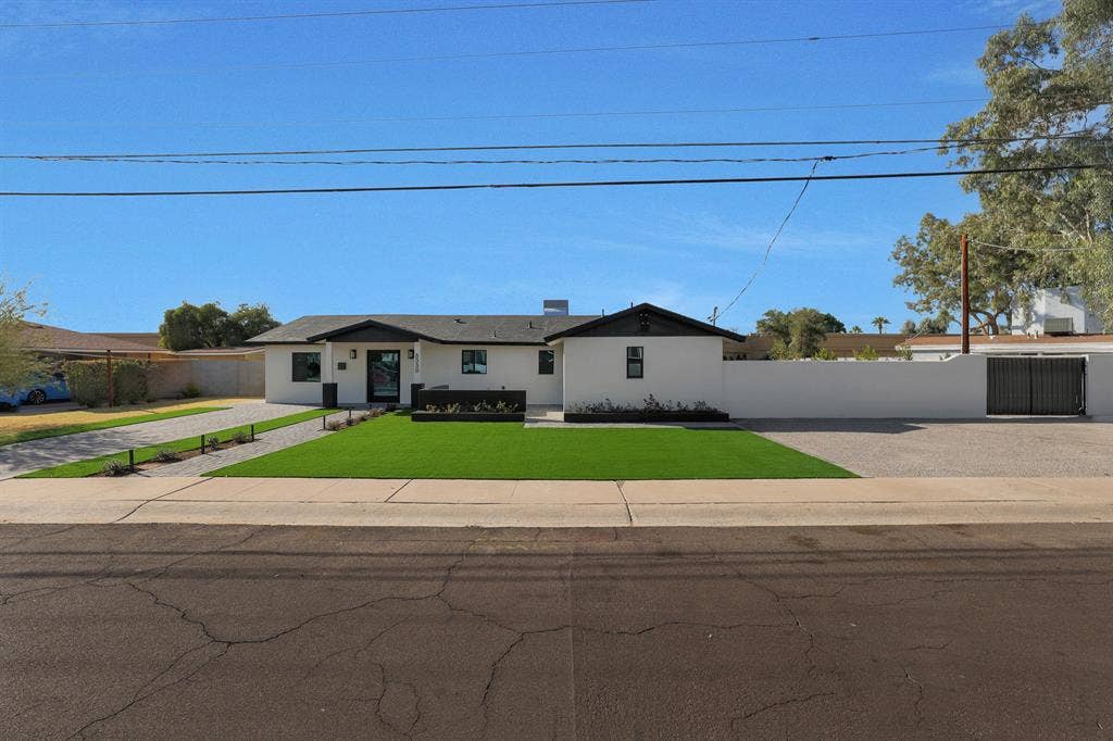 8 BR in Phoenix