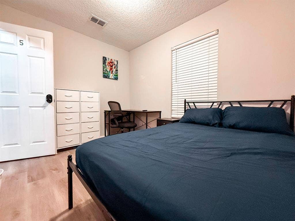 6 BR in Jacksonville