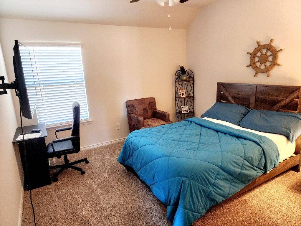 1 BR in Cross Roads