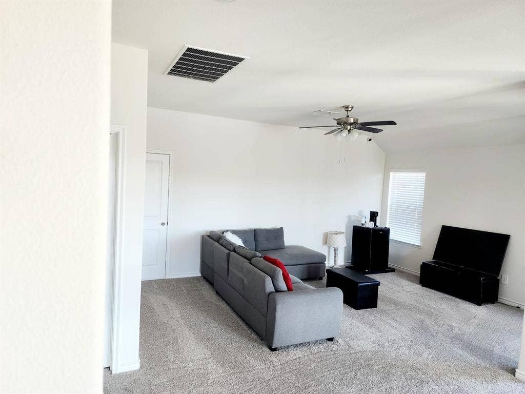 1 BR in Cross Roads