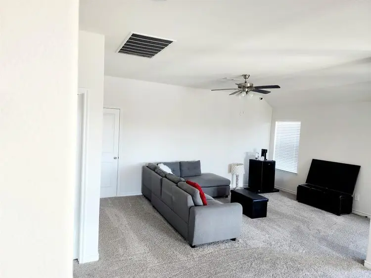 1 BR in Cross Roads