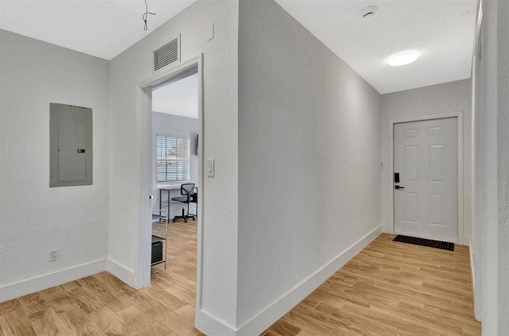 8 BR in Riviera Beach