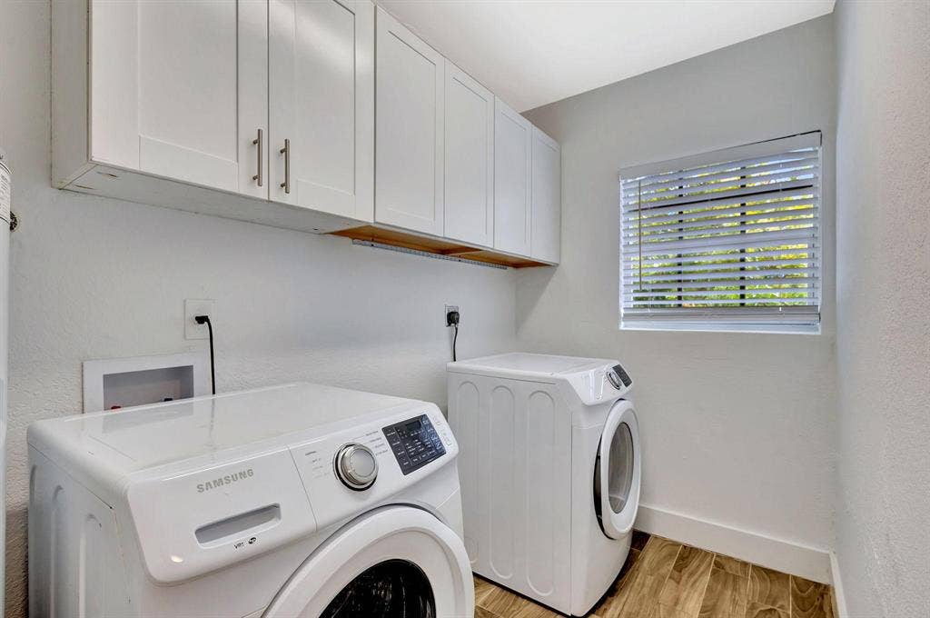 8 BR in Riviera Beach