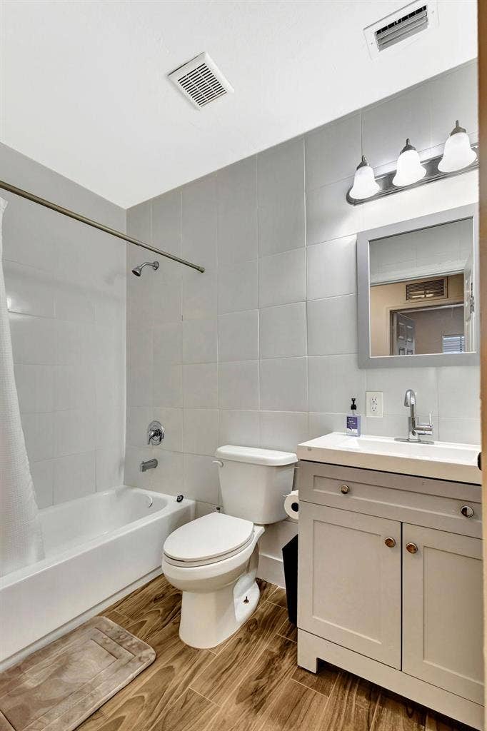 8 BR in Riviera Beach