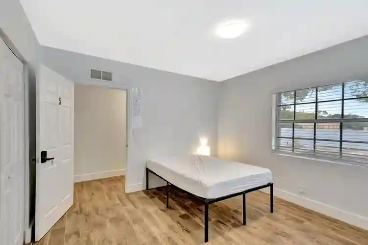 7 BR in Riviera Beach