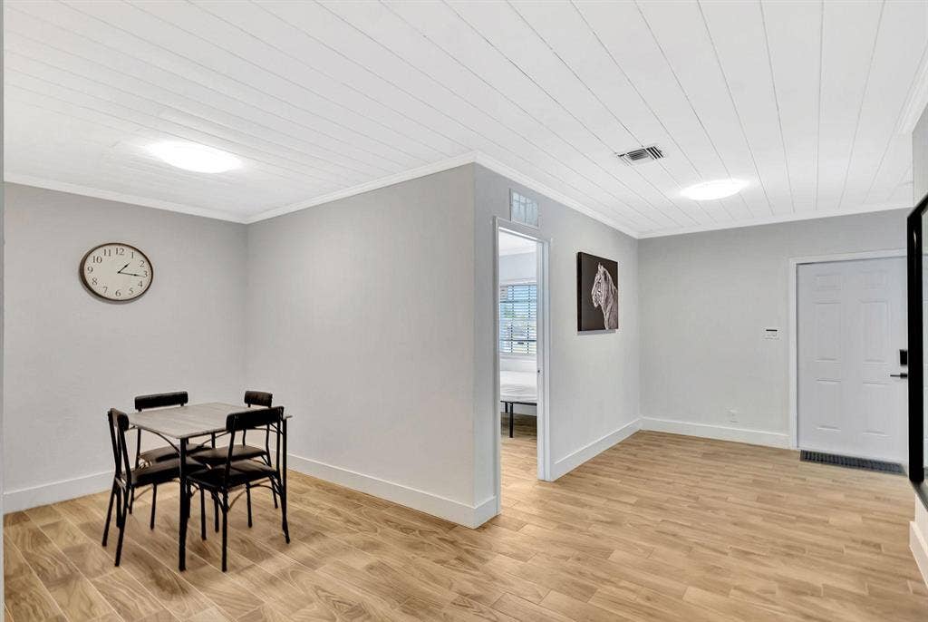 8 BR in Riviera Beach