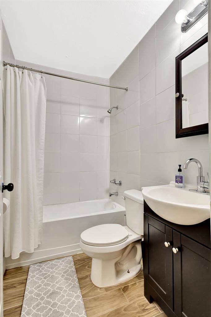 8 BR in Riviera Beach