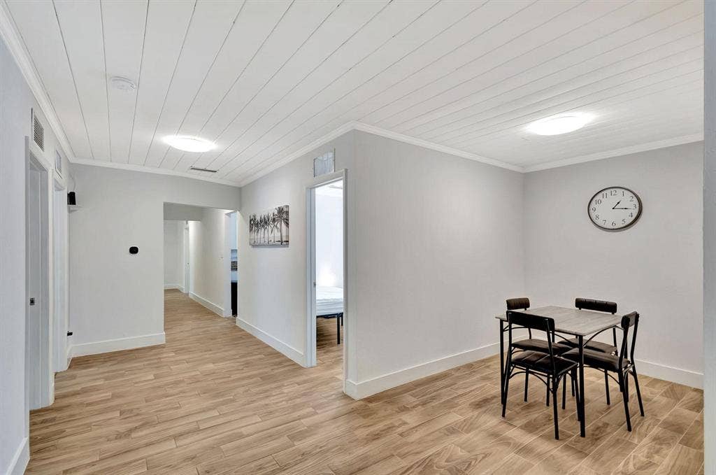 8 BR in Riviera Beach