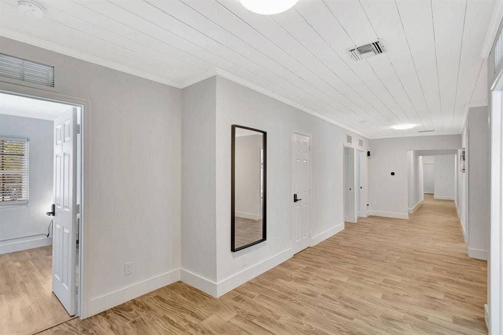 8 BR in Riviera Beach