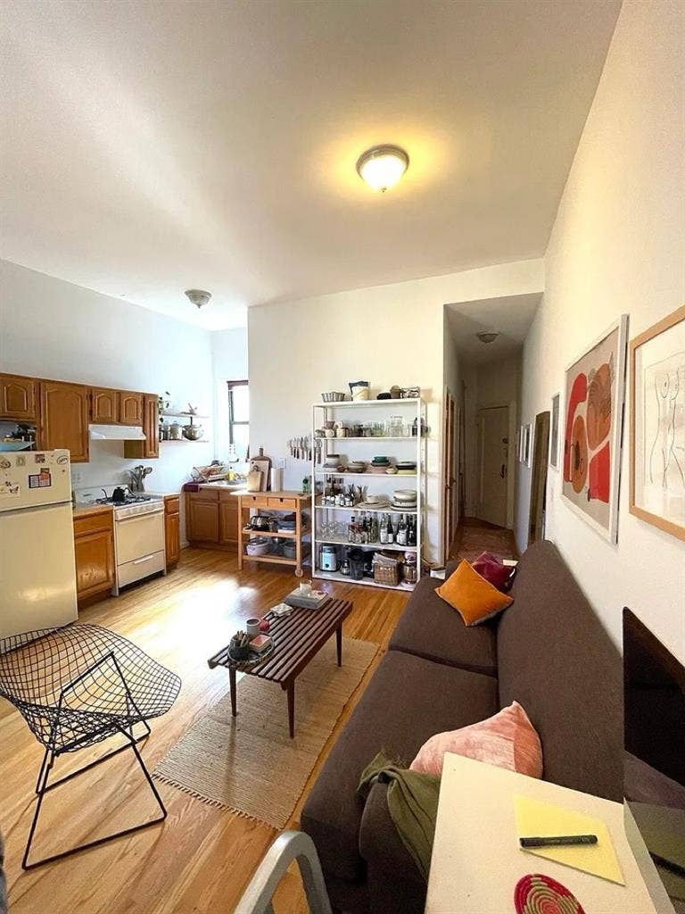 Spacious 1 Bed 1 Bath Apartment.