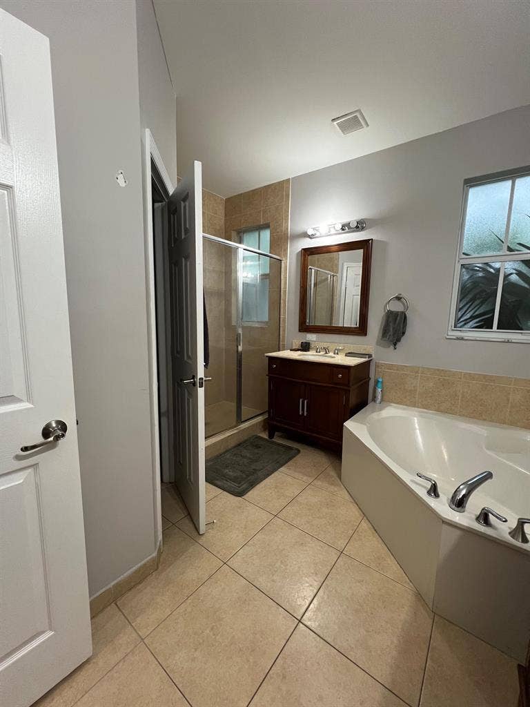 1 BR in Doral