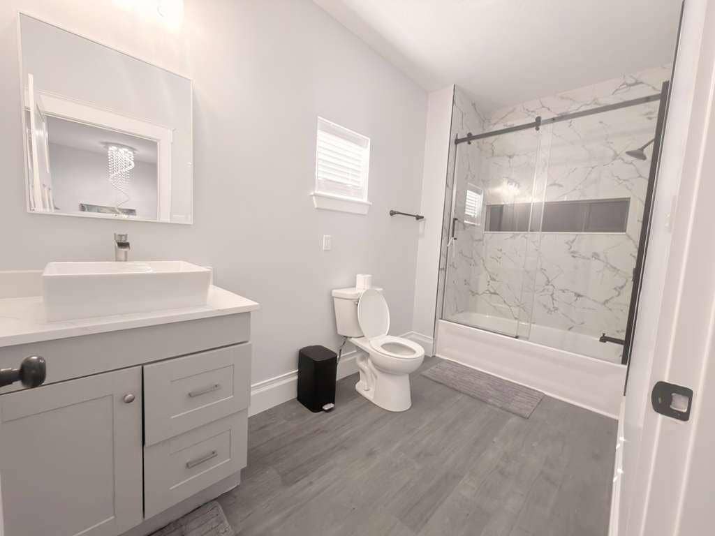 6 BR in Indianapolis