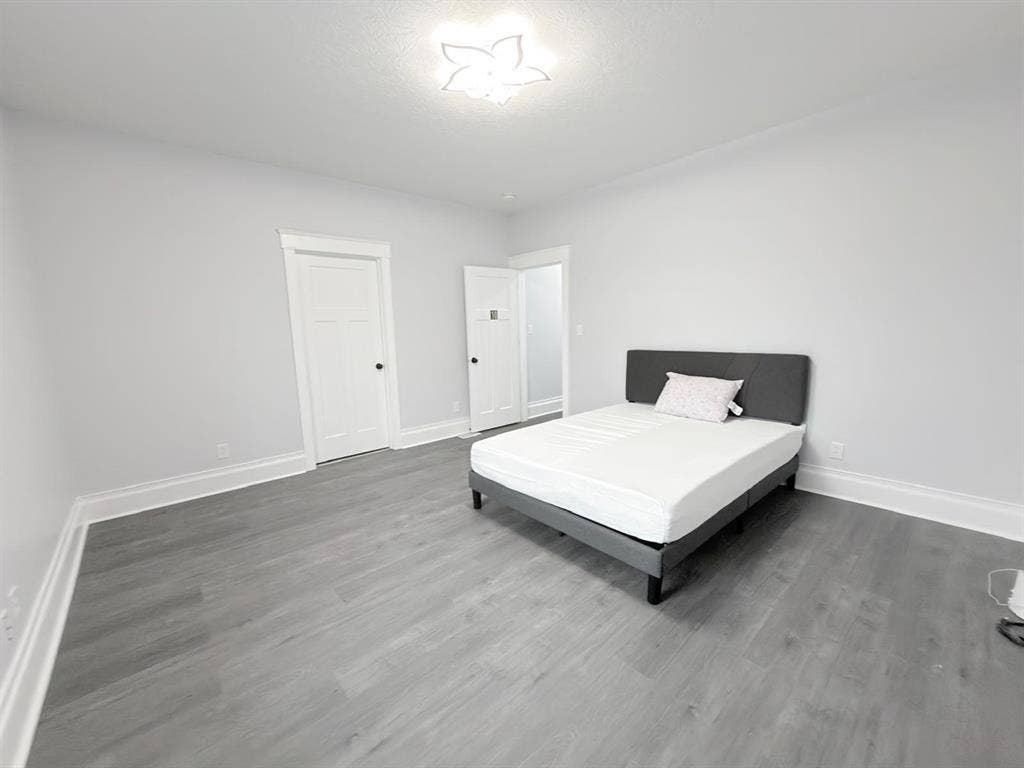 6 BR in Indianapolis